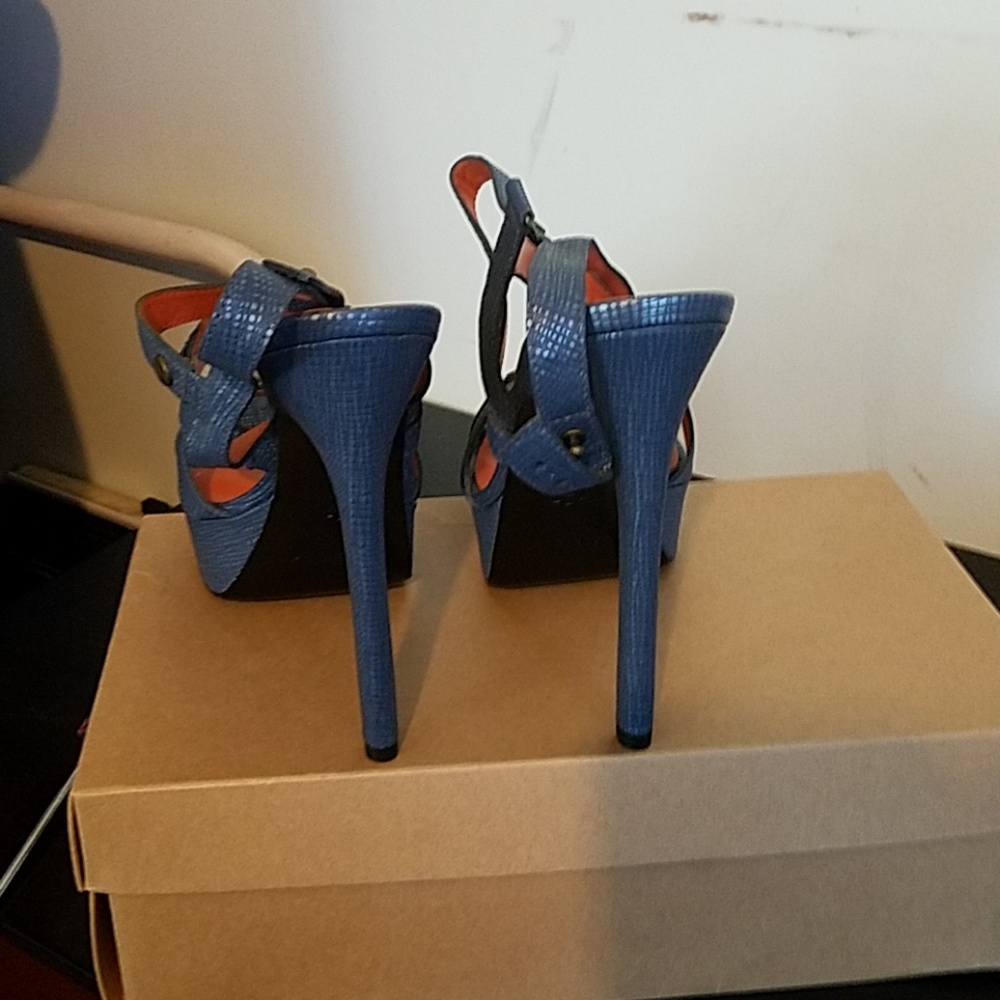 Shoes - Picture 4 of 5